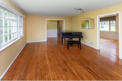 19 Floral Rd, Raritan Township, NJ 08822 - Photo 6