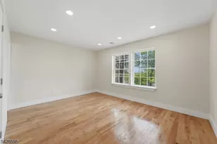 271 Schley St, Newark, NJ 07112 - Photo 32