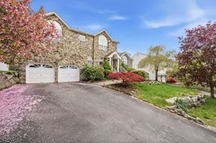 30 Elinora Dr, Wanaque, NJ 07465 - Photo 2