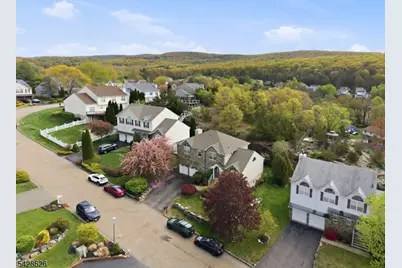 30 Elinora Dr, Wanaque, NJ 07465 - Photo 4