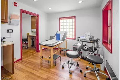 582 Franklin Ave, Nutley, NJ 07110 - Photo 10