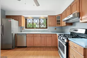 260 Wildflower Ln, Hillsborough Township, NJ 08844 - Photo 6
