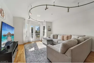 129 The Promenade, Edgewater, NJ 07020 - Photo 2