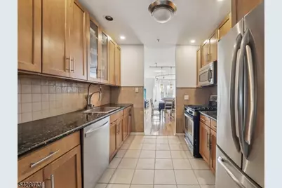 129 The Promenade, Edgewater, NJ 07020 - Photo 4