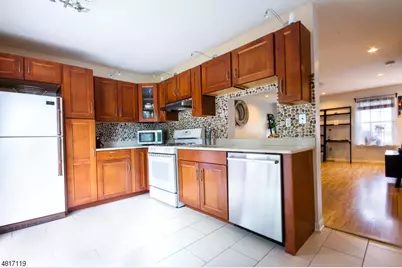 123 Pear Tree Ln, Franklin Township, NJ 08823 - Photo 2