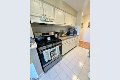 605 Grove St #D4, Clifton, NJ 07013 - Photo 6