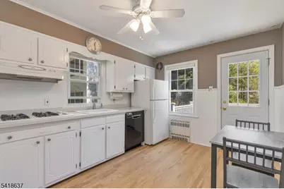 75 Hillside Ave, Berkeley Heights Township, NJ 07922 - Photo 4