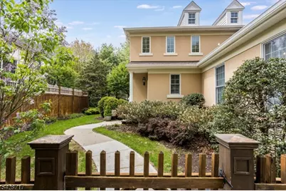 23 Wyckoff Way, Chester, NJ 07930 - Photo 2