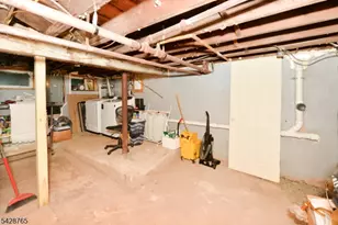 171 Ampere Pkwy, Bloomfield, NJ 07003 - Photo 30