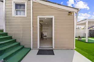 14 Dey St, Paterson, NJ 07503 - Photo 16