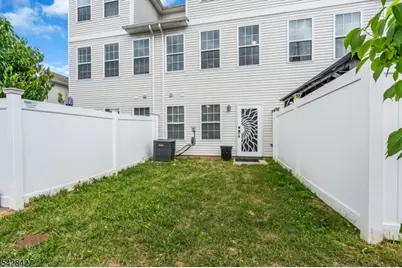 16 Paulina Pl, Franklin Township, NJ 08873 - Photo 4