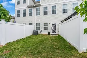 16 Paulina Pl, Franklin Township, NJ 08873 - Photo 4