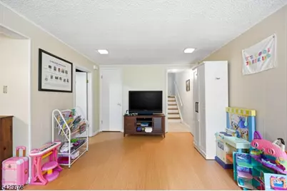 15 Dena Dr, Wanaque, NJ 07465 - Photo 8
