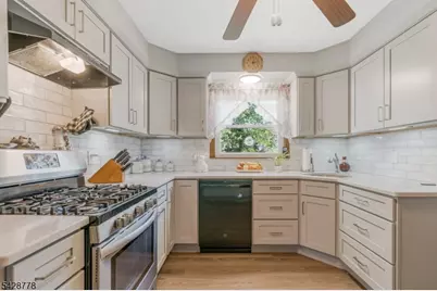 246 4th St, Dunellen, NJ 08812 - Photo 12