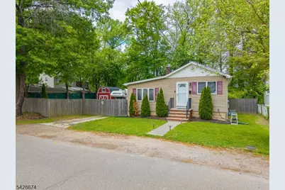 260 Greenwood Dr, Old Bridge Township, NJ 07735 - Photo 2