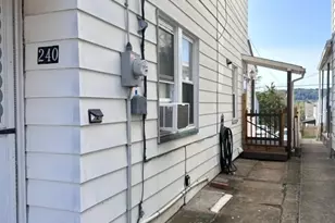 240 Chambers St, Phillipsburg, NJ 08865 - Photo 2