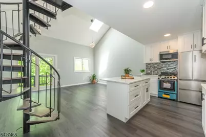 5 Gray Rock Dr #4, Vernon, NJ 07462 - Photo 4