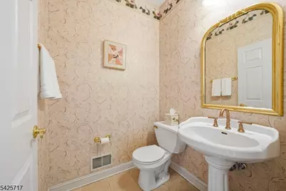 6 Wolfe Run Ct, Washington Township, NJ 07853 - Photo 10