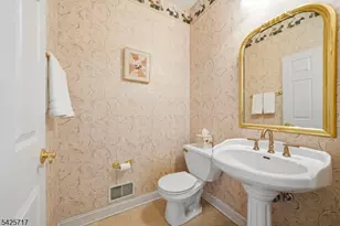 6 Wolfe Run Ct, Washington Township, NJ 07853 - Photo 10