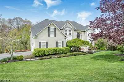 6 Wolfe Run Ct, Washington Township, NJ 07853 - Photo 2