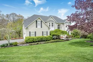 6 Wolfe Run Ct, Washington Township, NJ 07853 - Photo 2