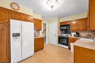 204 Tryon Pl, Paramus, NJ 07652 - Photo 12