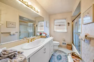 204 Tryon Pl, Paramus, NJ 07652 - Photo 20