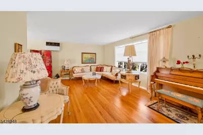 204 Tryon Pl, Paramus, NJ 07652 - Photo 6