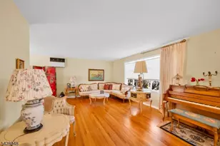 204 Tryon Pl, Paramus, NJ 07652 - Photo 6