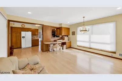 204 Tryon Pl, Paramus, NJ 07652 - Photo 14