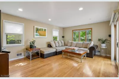 85 Irving Ave, Livingston, NJ 07039 - Photo 4