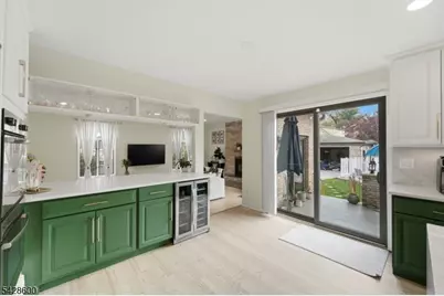 26 Madison Ave, Hasbrouck Heights, NJ 07604 - Photo 10