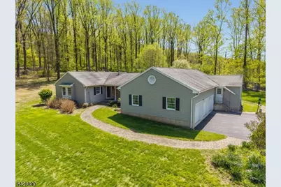 352 Bellis Rd, Holland Township, NJ 08804 - Photo 2