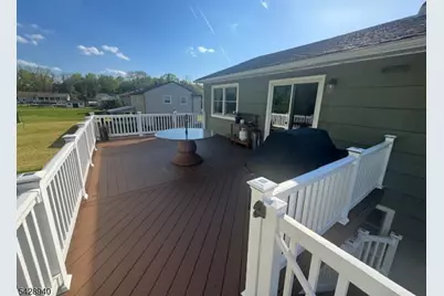 10 Cole Rd, Fairfield, NJ 07004 - Photo 6