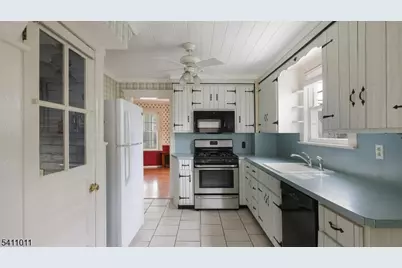 215 Fairfield Ave, Middlesex, NJ 08846 - Photo 10