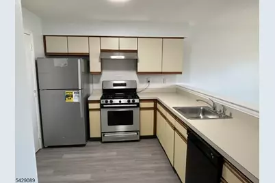 251 Hyde Park Rd, Franklin Township, NJ 08873 - Photo 6