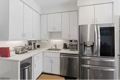 26 Half Moon Isle, Jersey City, NJ 07305 - Photo 8