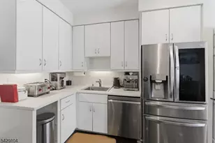26 Half Moon Isle, Jersey City, NJ 07305 - Photo 8