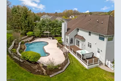 6 Perin Pl, Roxbury Township, NJ 07876 - Photo 4