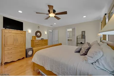 942 Liberty St, Belvidere, NJ 07823 - Photo 24