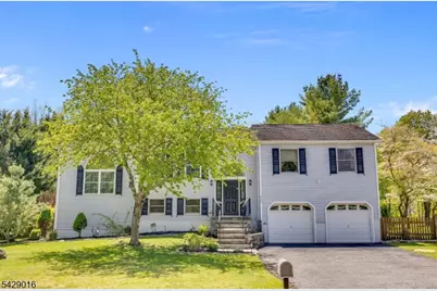942 Liberty St, Belvidere, NJ 07823 - Photo 2