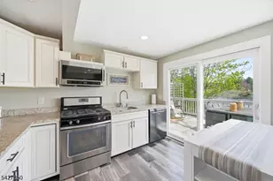 51 Goldfinch Ln, West Milford, NJ 07421 - Photo 10