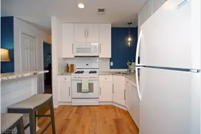 8 Henley Dr, Franklin Township, NJ 08873 - Photo 2