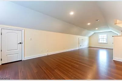 1121 N Washington Ave, Green Brook Township, NJ 08812 - Photo 32