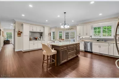 1121 N Washington Ave, Green Brook Township, NJ 08812 - Photo 16