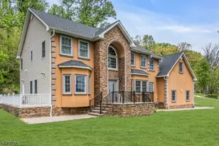 1121 N Washington Ave, Green Brook Township, NJ 08812 - Photo 2