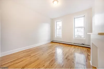 147 New York Ave #2L, Jersey City, NJ 07307 - Photo 8