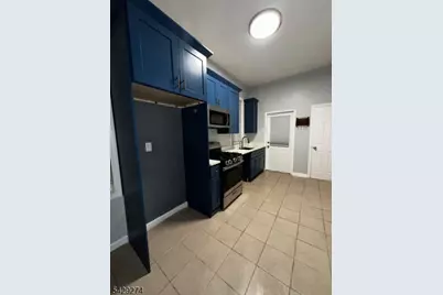 208 E 9th St, Plainfield, NJ 07060 - Photo 4