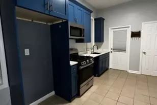 208 E 9th St, Plainfield, NJ 07060 - Photo 4