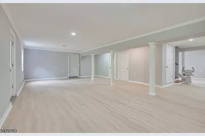 22 Mary Ellen Dr, Edison, NJ 08820 - Photo 28